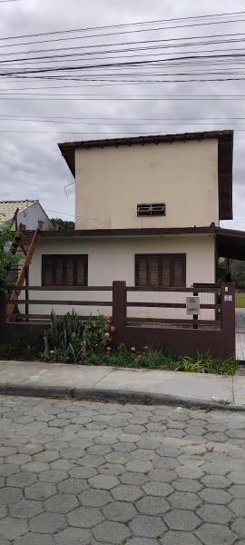 Casa na reserva natural do surf com trilha para praia terreno compartilhado